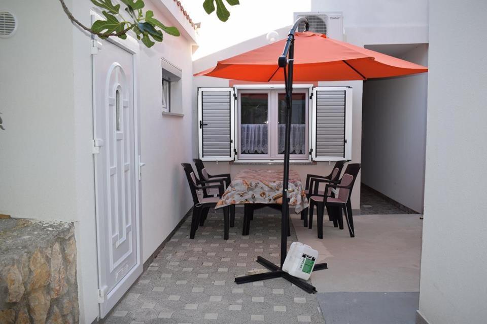 Apartmani Celjak Đảo Pag Ngoại thất bức ảnh